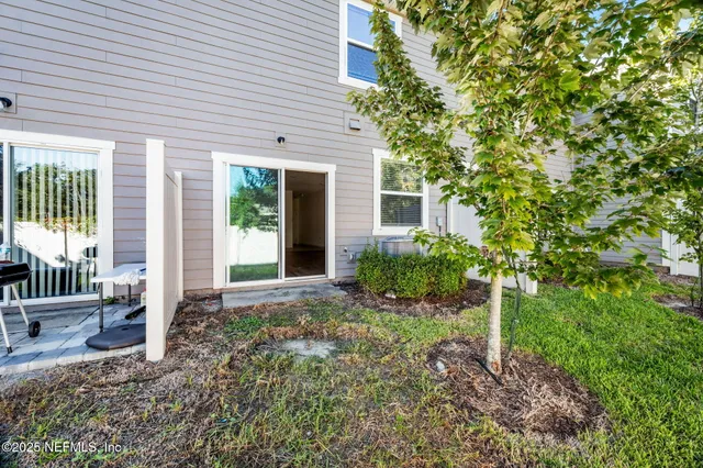 a view of a house with backyard and porch
