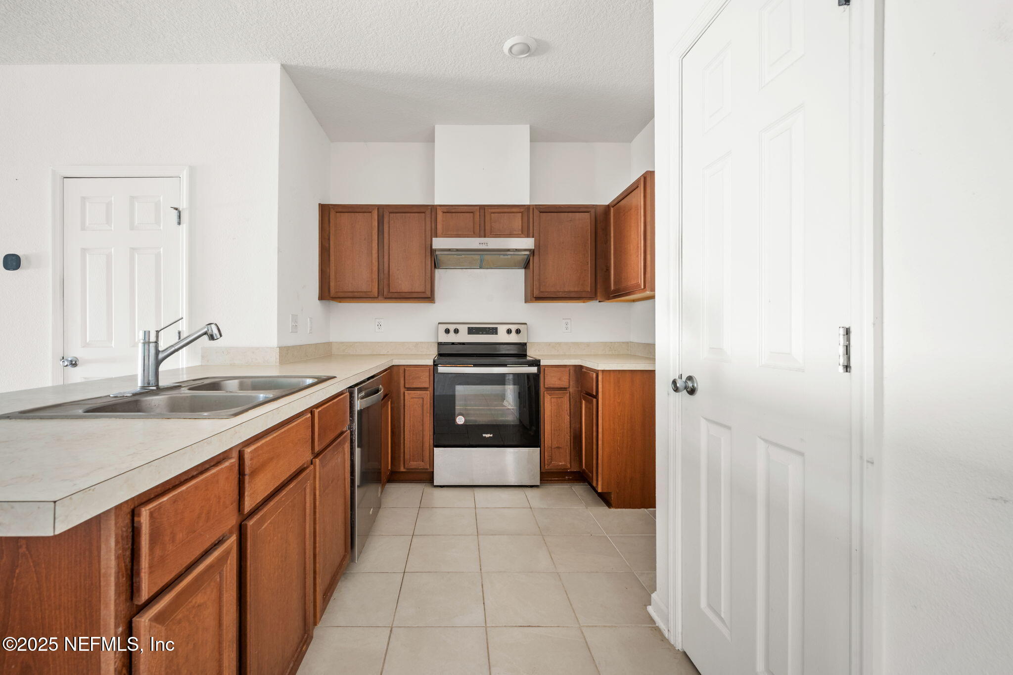 11799 Junegrass Road Jacksonville, FL 32258 - Photo 5 of 33 a kitchen with stainless steel appliances granite countertop a sink stove and refrigerator