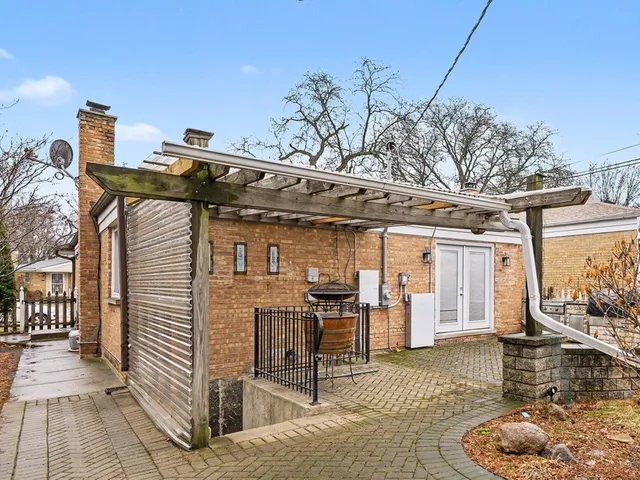 $500,000 | 9417 Lawler Avenue, Skokie, IL 60077