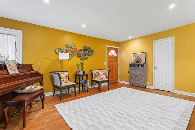 $500,000 | 9417 Lawler Avenue, Skokie, IL 60077