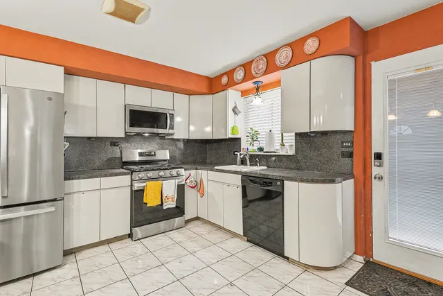 $500,000 | 9417 Lawler Avenue, Skokie, IL 60077