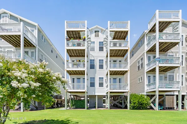 $2,700 | 108 Egret Landing Court, Unit B, Surf City, NC 28445