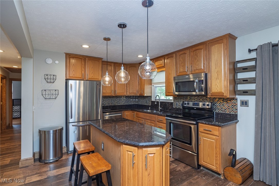 19445 Lunn Road Strongsville, OH 44149 - Photo 9 of 31 Gallery Image 9
