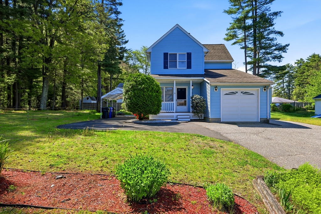 19-21 Wedgewood Circle Springfield, MA 01129 - Photo 2 of 32 a front view of a house with garden