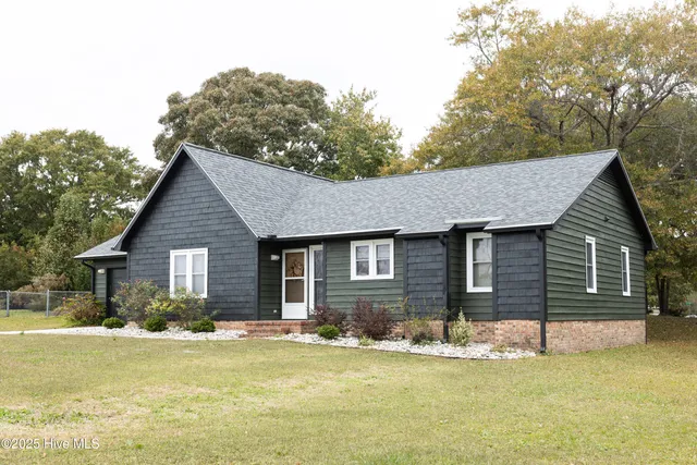 $299,900 | 101 Walnut Drive, Swansboro, NC 28584