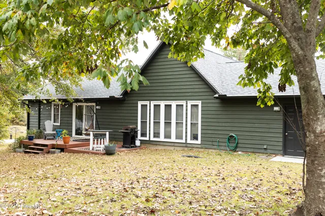 $299,900 | 101 Walnut Drive, Swansboro, NC 28584