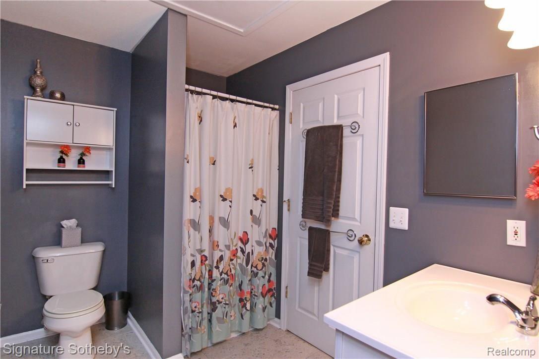 409 1st Street Rochester, MI 48307 - Photo 14 of 27 IMG_1148-r.jpg