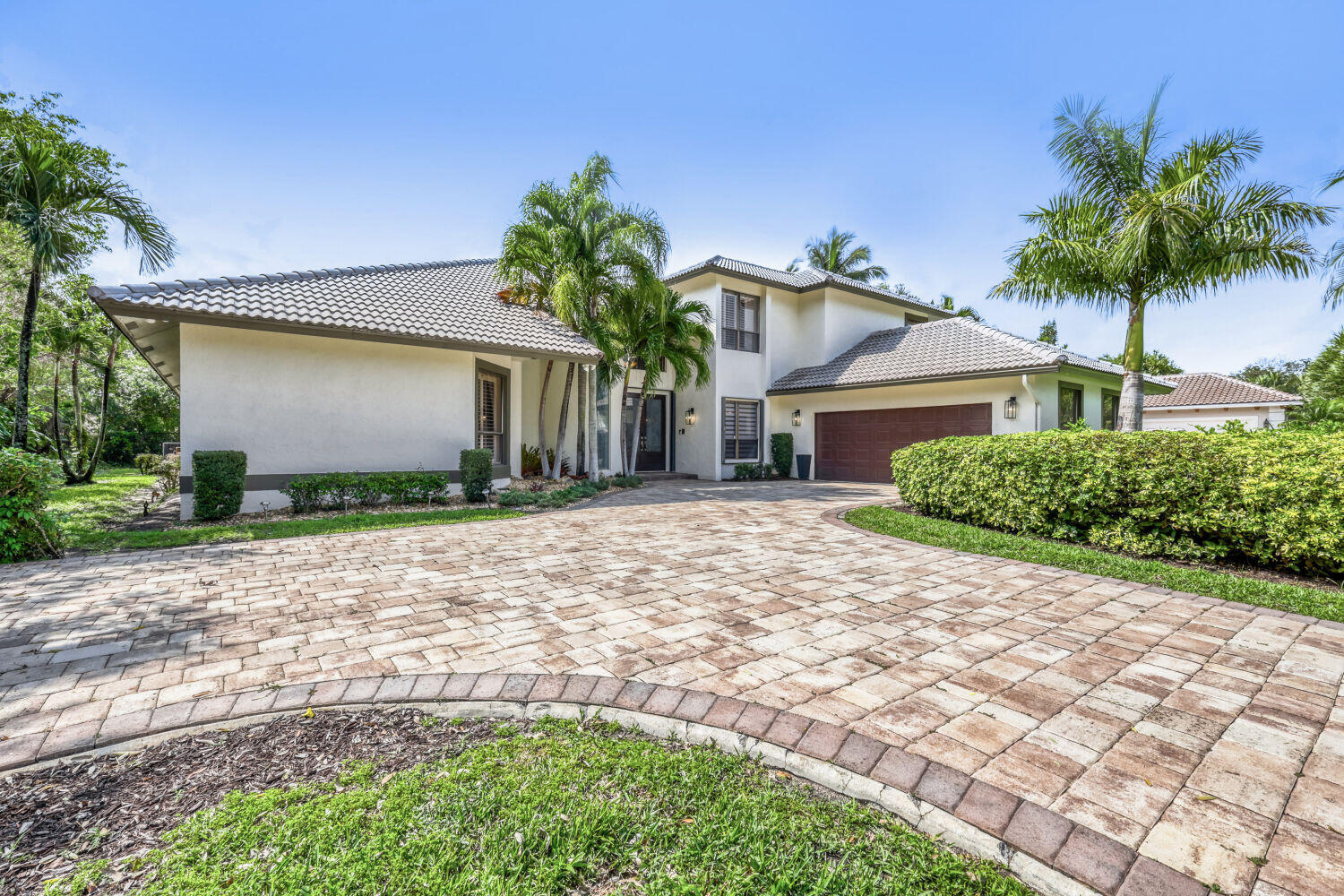 10273 St Andrews Road Boynton Beach, FL 33436 - Photo 2 of 28 a front view of a house with garden
