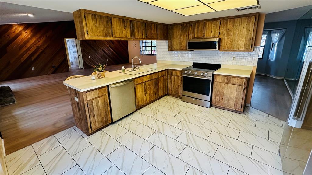 1670 Monterey Drive Clearwater, FL 33756 - Photo 2 of 20