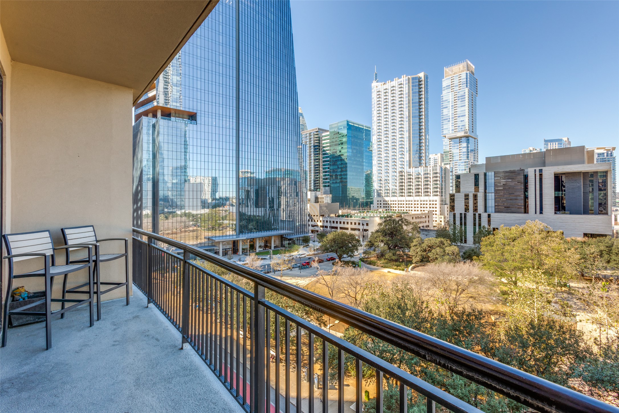 311 West 5th Street, Unit 704 Austin, TX 78701 - Photo 11 of 12 a view of balcony with couch
