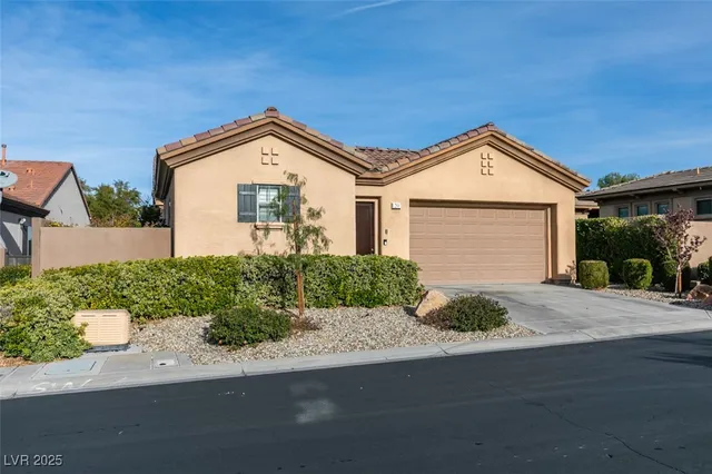 $3,800 | 20 Hunt Valley Trail, Henderson, NV 89052