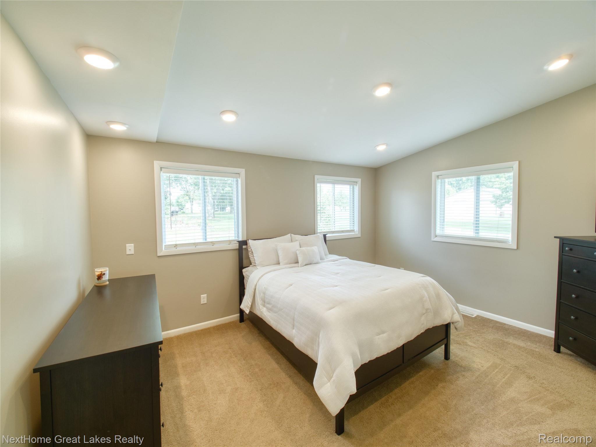 4752 West Lincoln Road Alma, MI 48801 - Photo 8 of 20 Master Bedroom 3.jpeg