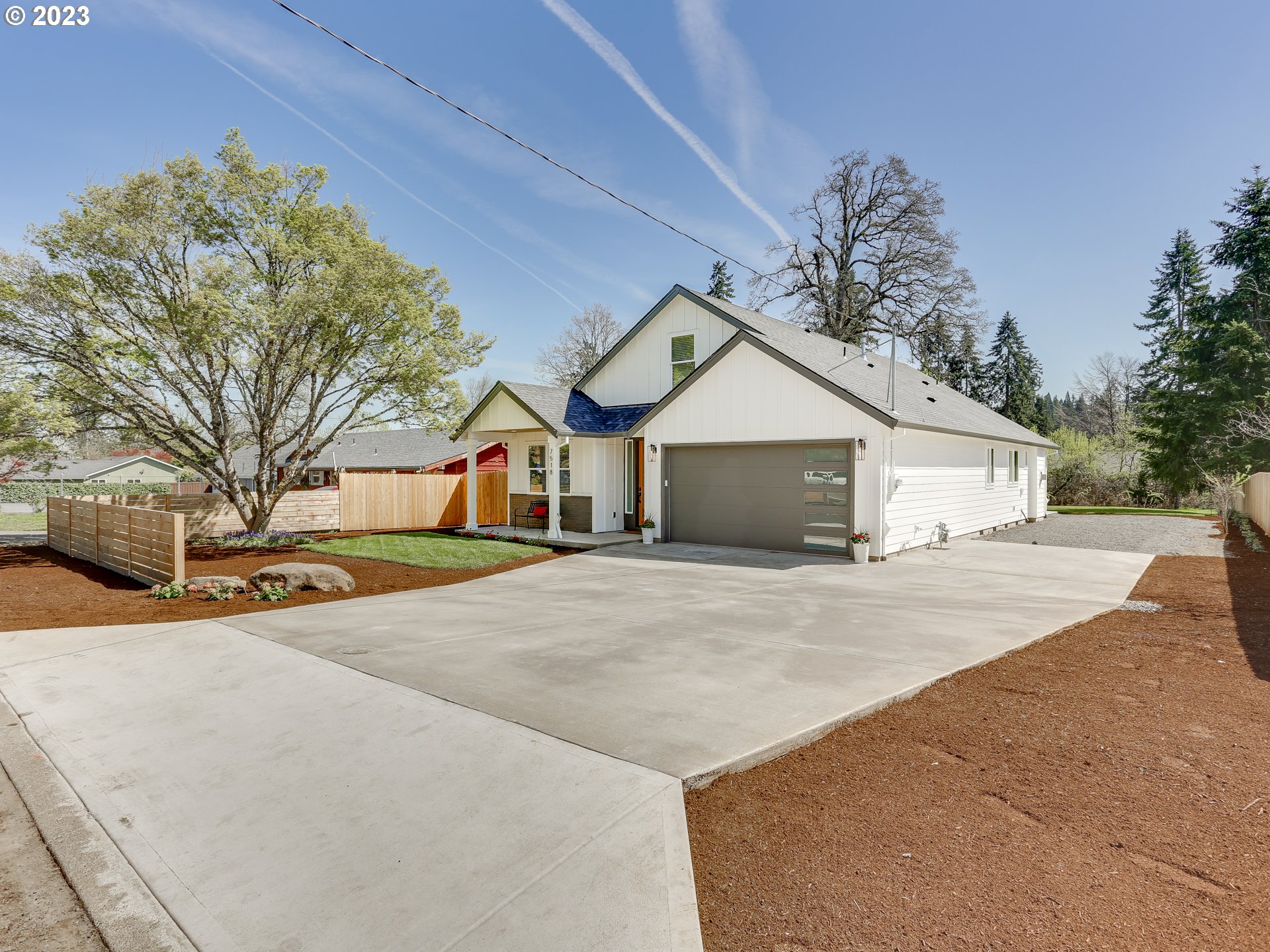 7518 Southeast Roots Road Milwaukie, OR 97267 - Photo 3 of 48 Gallery Image 3
