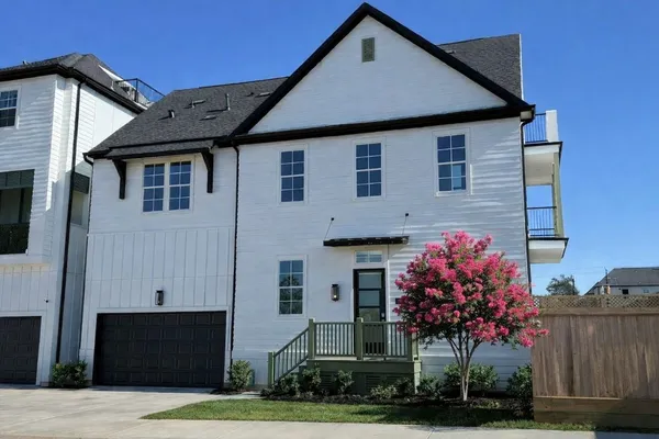 $699,900 | 11061 Chatterton Drive, Houston, TX 77043