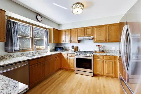 $510,000 | 850 Tartans Drive, West Dundee, IL 60118