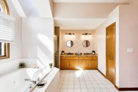 $510,000 | 850 Tartans Drive, West Dundee, IL 60118