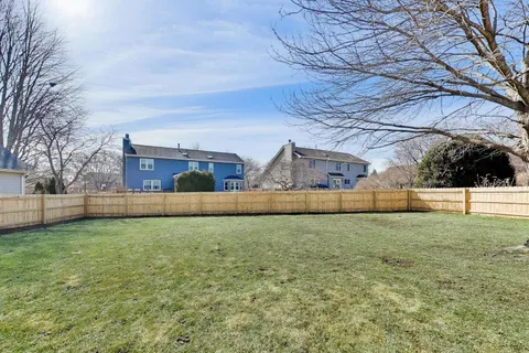 $510,000 | 850 Tartans Drive, West Dundee, IL 60118