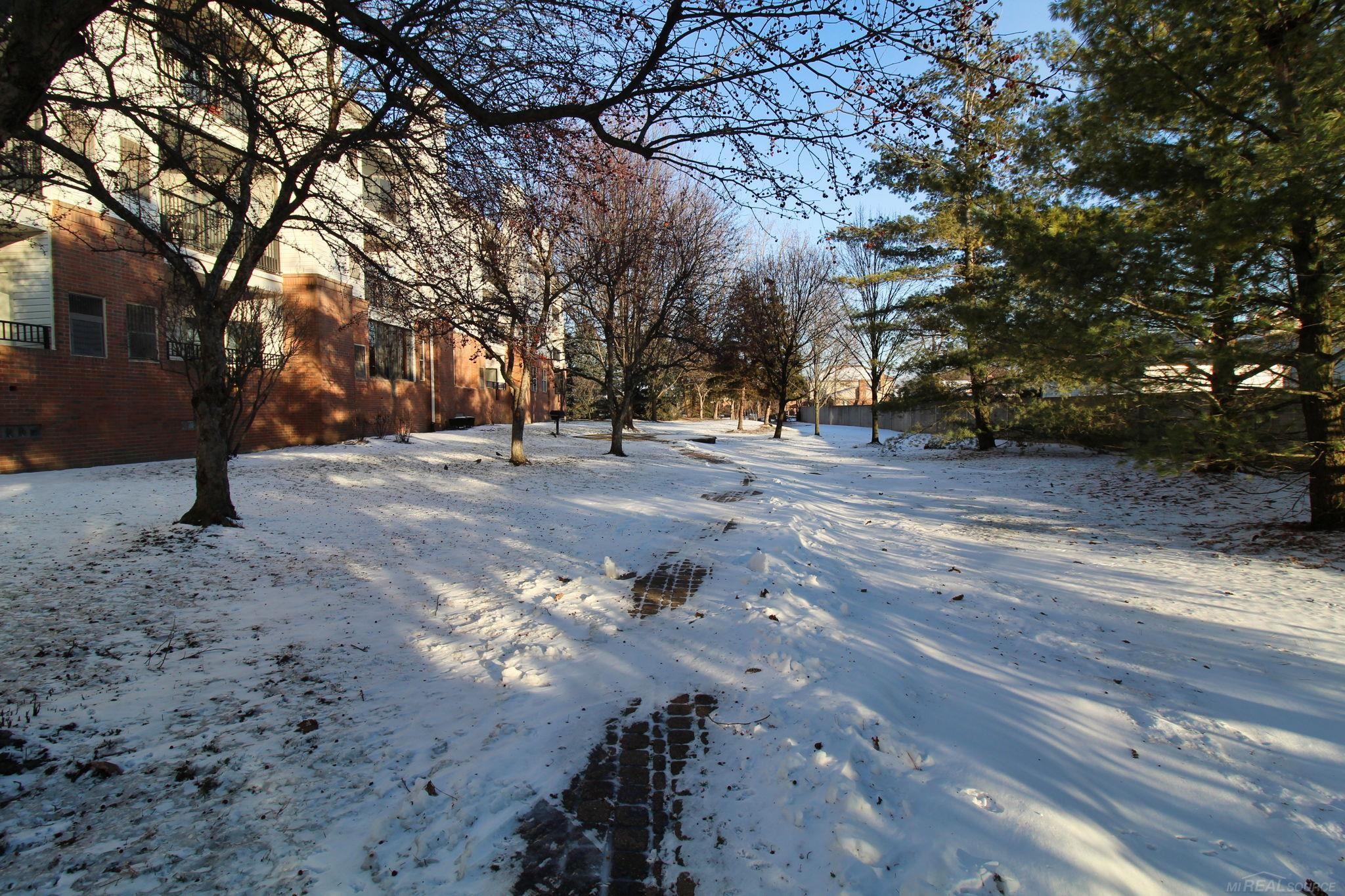 39216 Hayes Road Clinton Township, MI 48038 - Photo 3 of 24