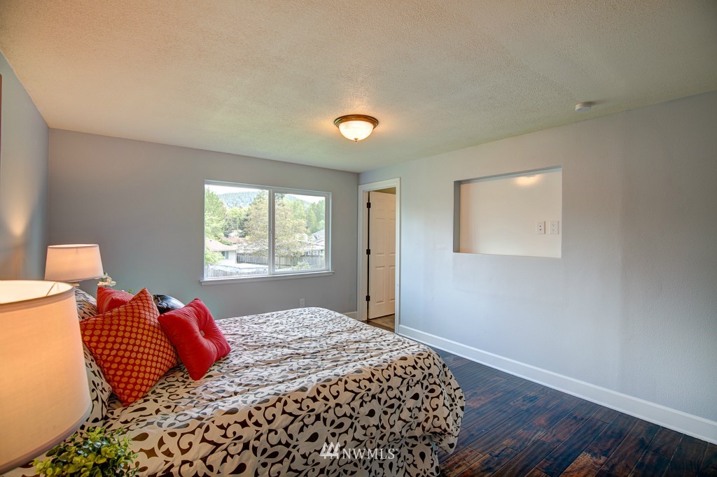 4618 Northeast 22nd Place Renton, WA 98059 - Photo 13 of 25