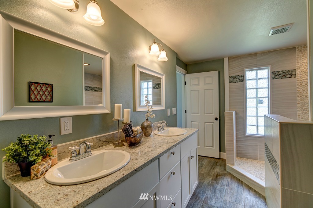 4618 Northeast 22nd Place Renton, WA 98059 - Photo 15 of 25