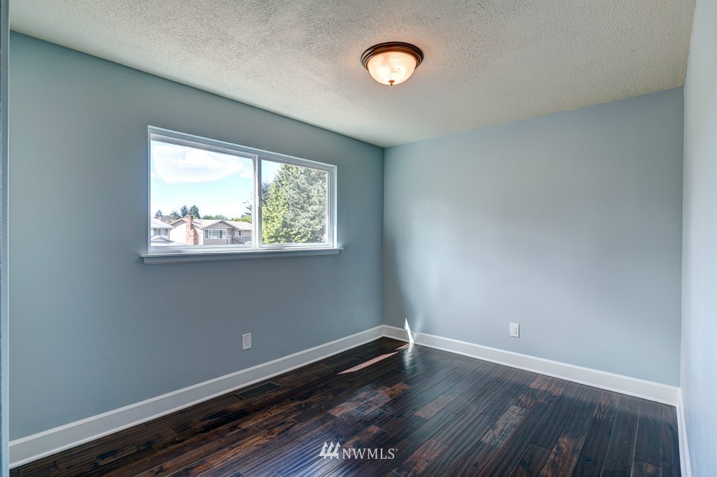 4618 Northeast 22nd Place Renton, WA 98059 - Photo 20 of 25