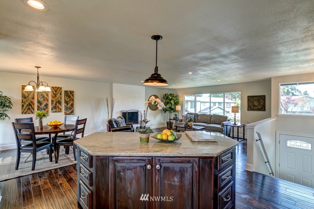4618 Northeast 22nd Place Renton, WA 98059 - Photo 3 of 25