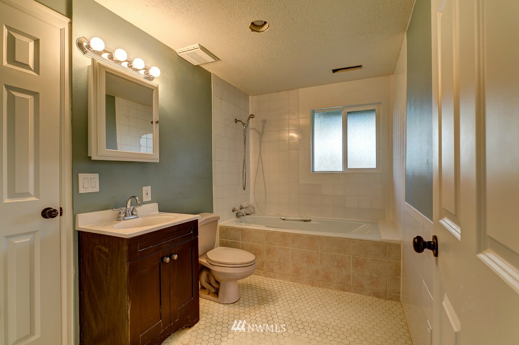 4618 Northeast 22nd Place Renton, WA 98059 - Photo 24 of 25