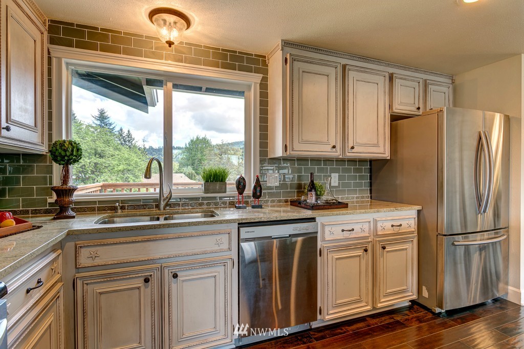 4618 Northeast 22nd Place Renton, WA 98059 - Photo 5 of 25