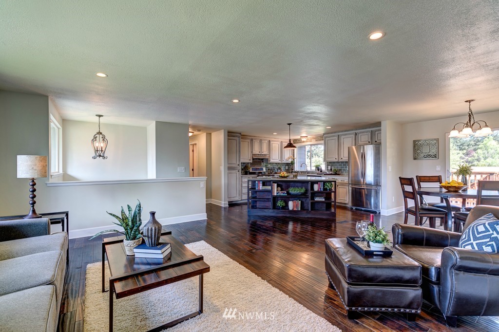4618 Northeast 22nd Place Renton, WA 98059 - Photo 6 of 25