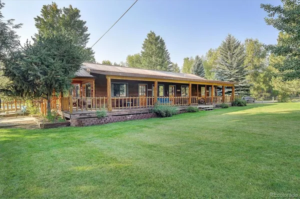a view of a house with a backyard