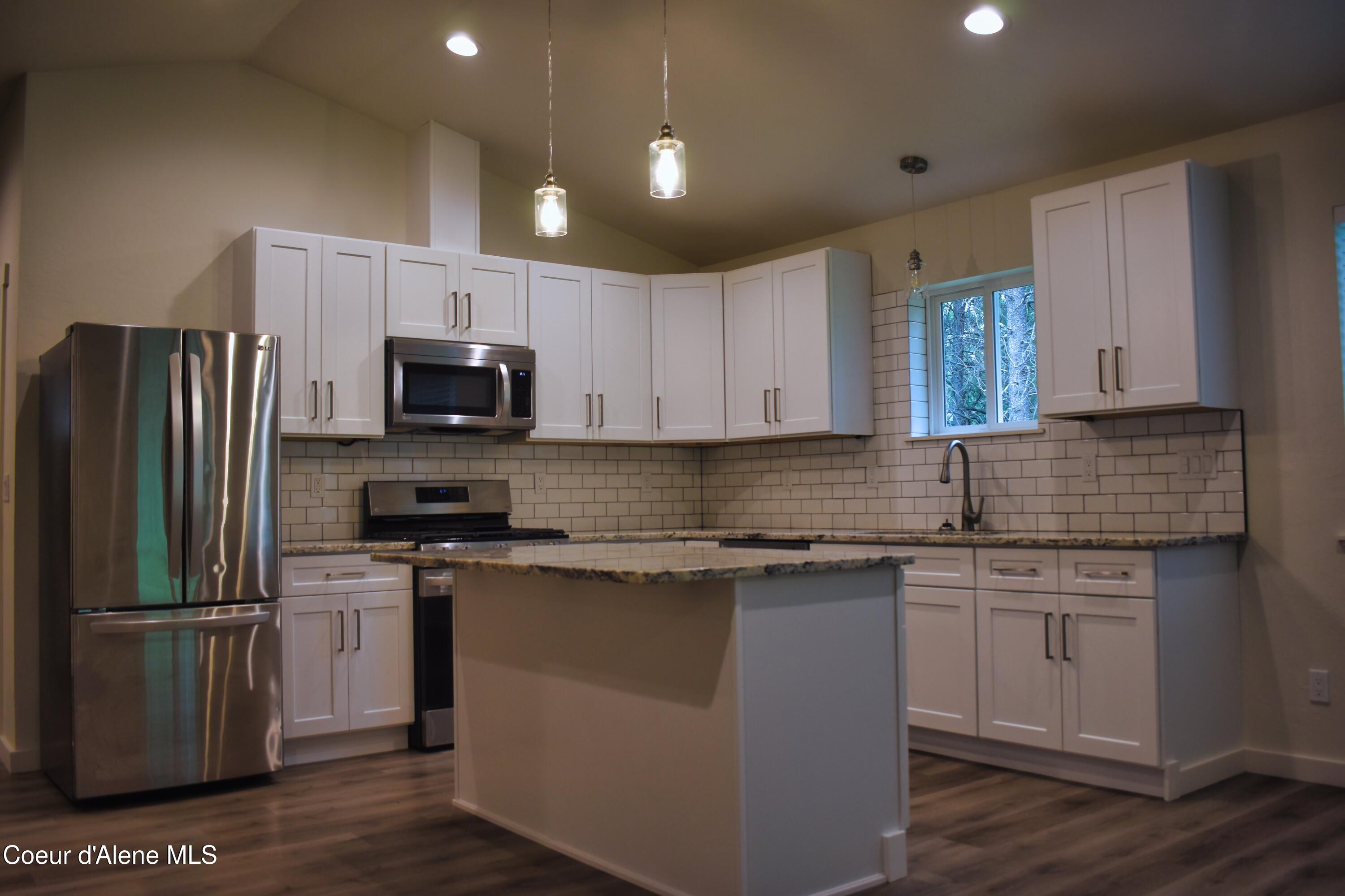 389 Hardy Loop Bonners Ferry, ID 83805 - Photo 6 of 28 DSC_5905