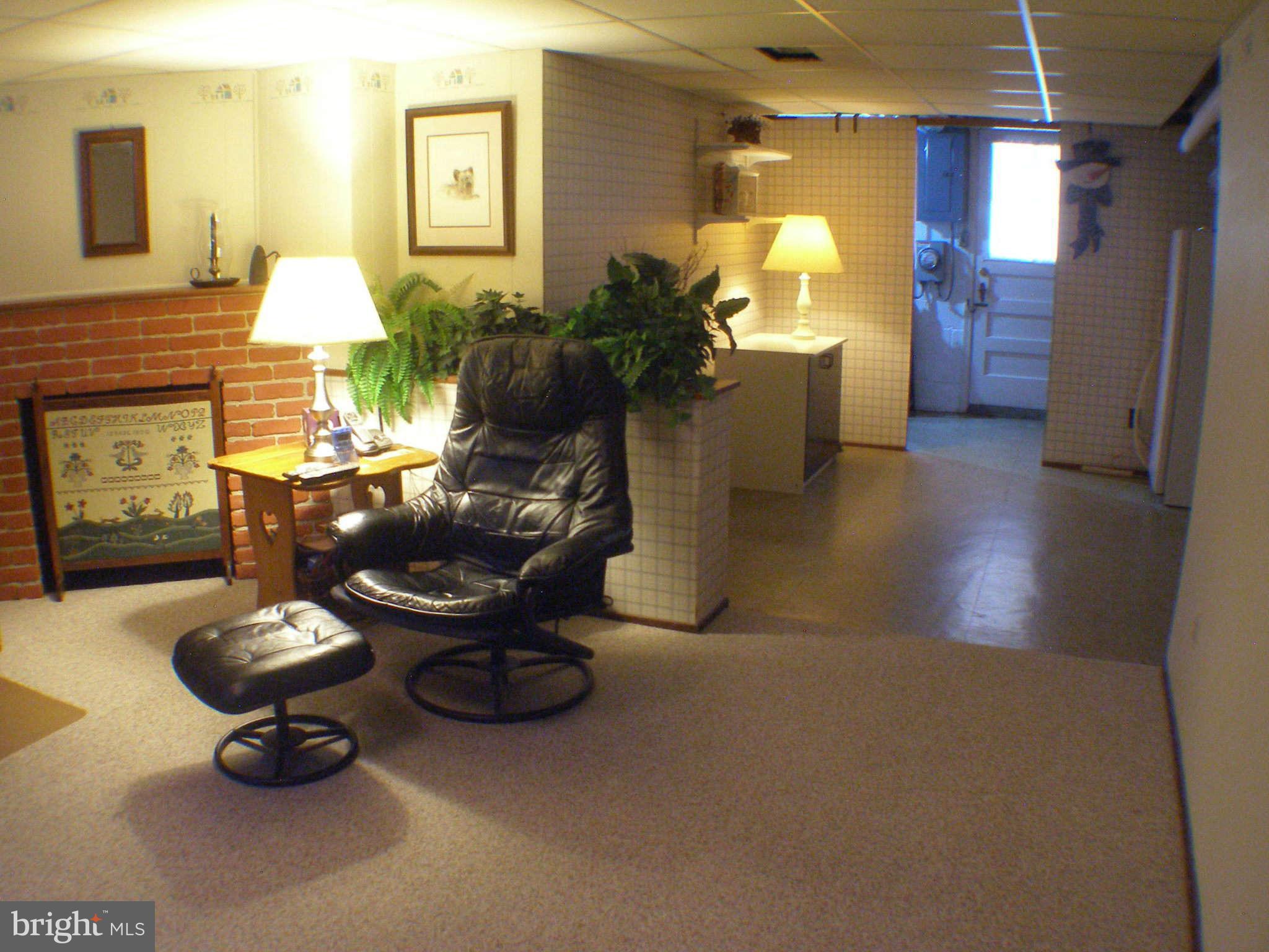 1516 Barrett Road Baltimore, MD 21207 - Photo 18 of 25 Family Room