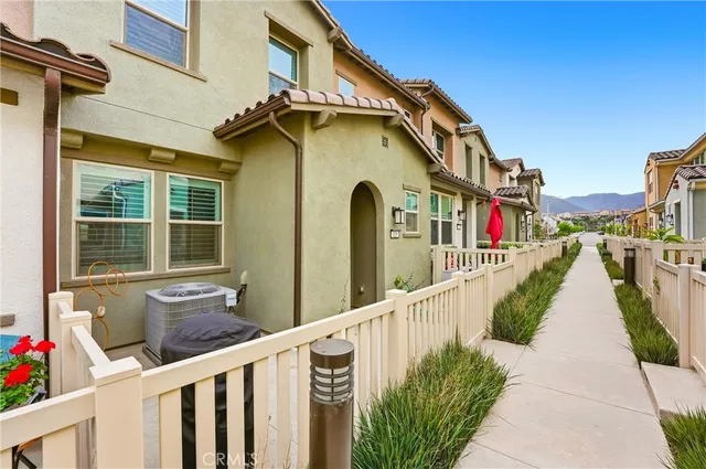 $575,000 | 3956 Lavine Way, Unit 110, Corona, CA 92883