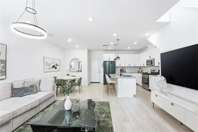 $575,000 | 3956 Lavine Way, Unit 110, Corona, CA 92883