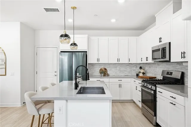 $575,000 | 3956 Lavine Way, Unit 110, Corona, CA 92883