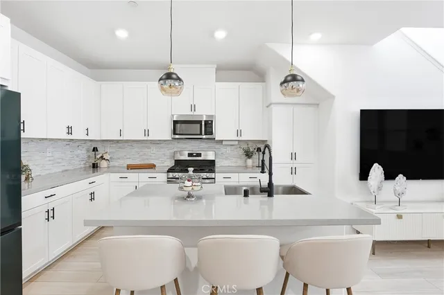 $575,000 | 3956 Lavine Way, Unit 110, Corona, CA 92883