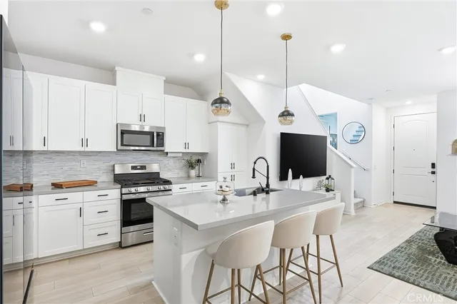 $575,000 | 3956 Lavine Way, Unit 110, Corona, CA 92883