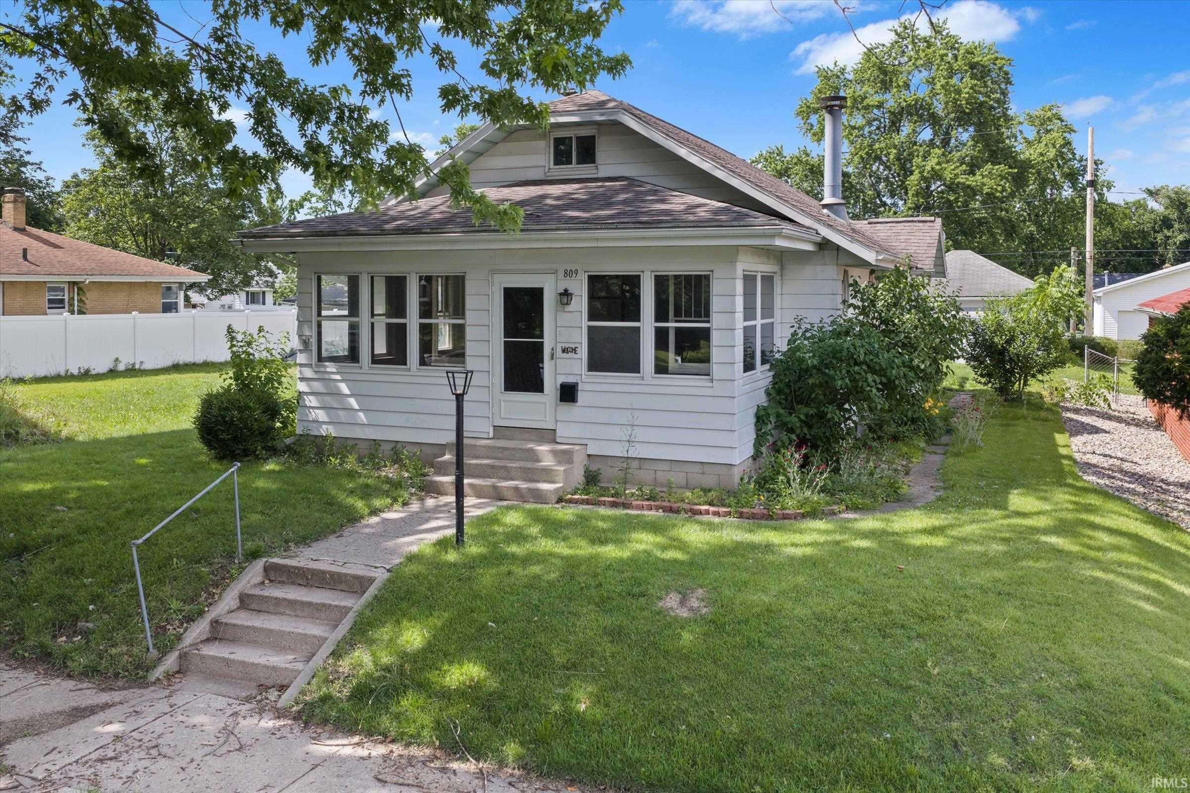 809 East Victoria Street South Bend, IN 46614 - Photo 1 of 45