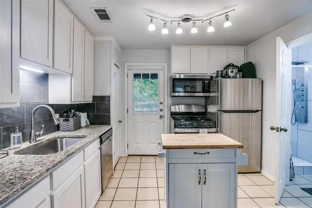 $399,900 | 3244 Sandage Avenue, Fort Worth, TX 76109