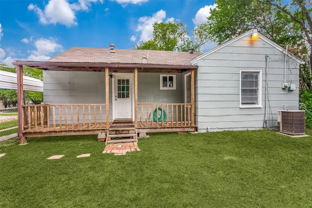 $399,900 | 3244 Sandage Avenue, Fort Worth, TX 76109