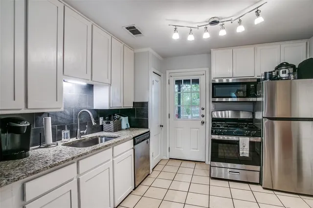 $399,900 | 3244 Sandage Avenue, Fort Worth, TX 76109