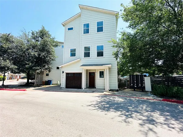 $2,400 | 2716 Halcyon Drive, Unit 38, Austin, TX 78702