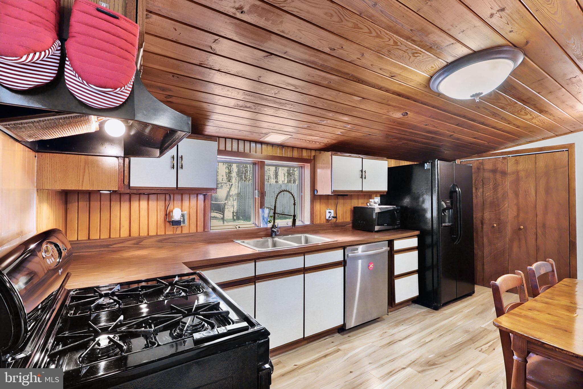 479 Hemlock Lane Bluemont, VA 20135 - Photo 7 of 17 a kitchen with a stove and a wooden cabinets