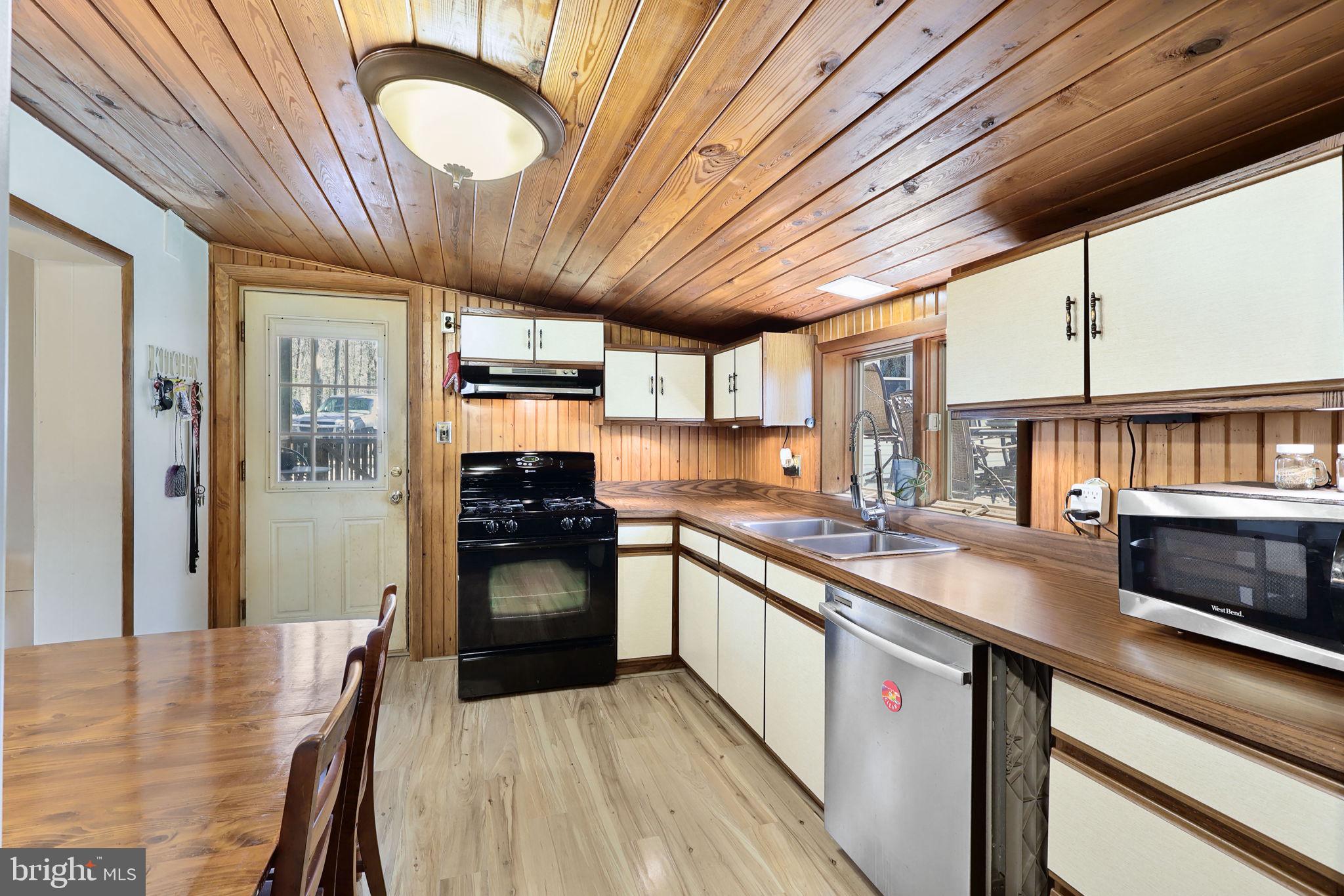 479 Hemlock Lane Bluemont, VA 20135 - Photo 8 of 17 a kitchen with stainless steel appliances granite countertop a stove a sink and a refrigerator