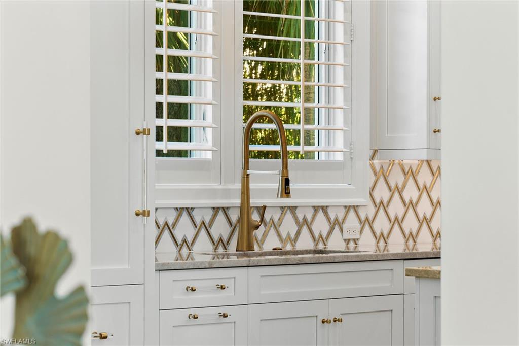 810 9th Street South Naples, FL 34102 - Photo 11 of 32