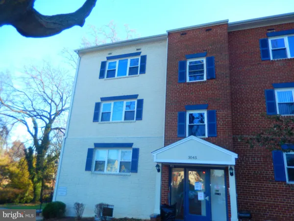 $1,600 | 3045 Patrick Henry Drive, Unit 301, Falls Church, VA 22044