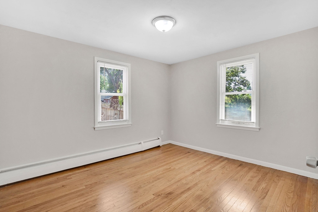 85 Bircham Street Springfield, MA 01104 - Photo 17 of 33
