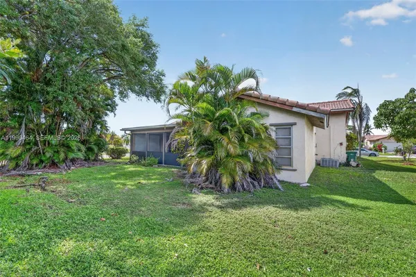 $350,000 | 10424 Northwest 70th Court, Tamarac, FL 33321