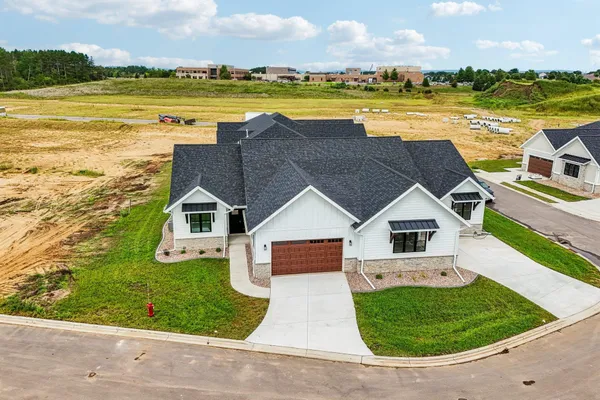 $643,900 | 2415 Bluestem, Prairie du Sac, WI 53578