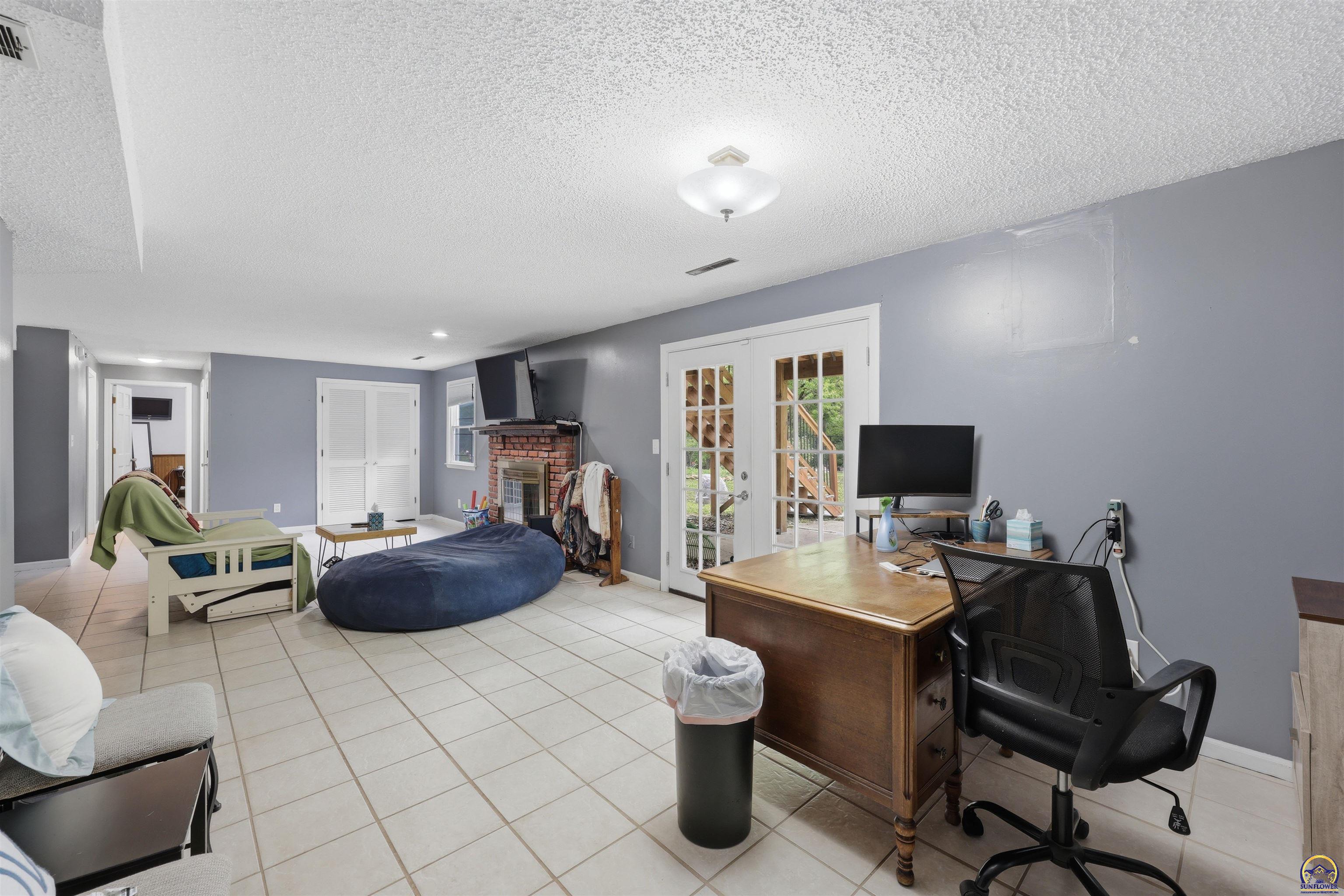 2518 Southwest Arrowhead Road Topeka, KS 66614 - Photo 19 of 30